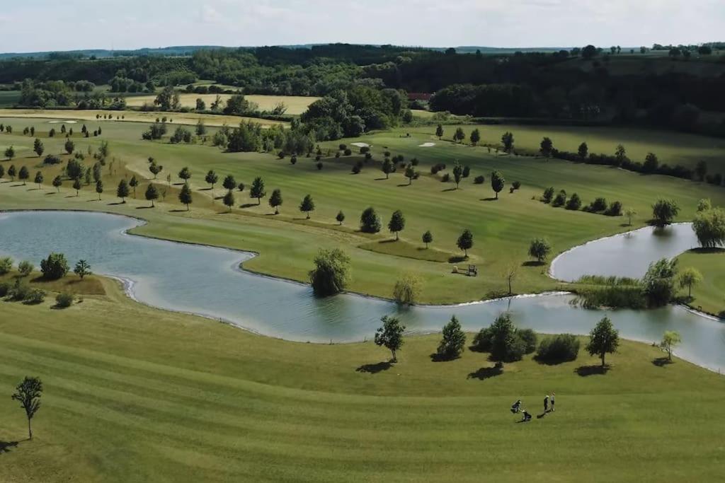 LUXUS Appartement am Golfplatz und Therme Lutzmannsburg Zsira Exterior foto