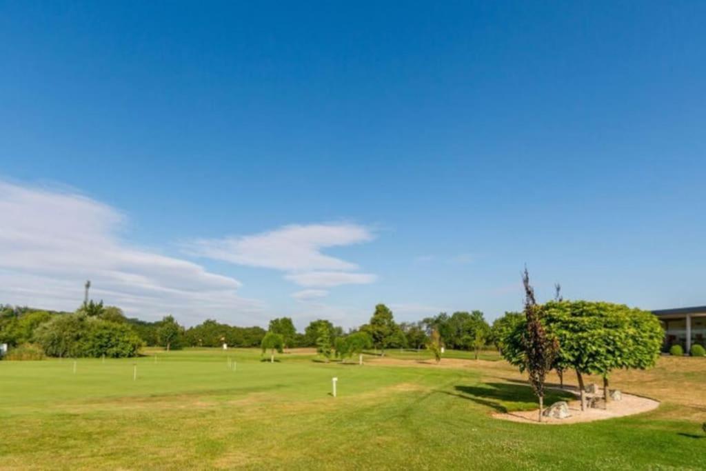 LUXUS Appartement am Golfplatz und Therme Lutzmannsburg Zsira Exterior foto